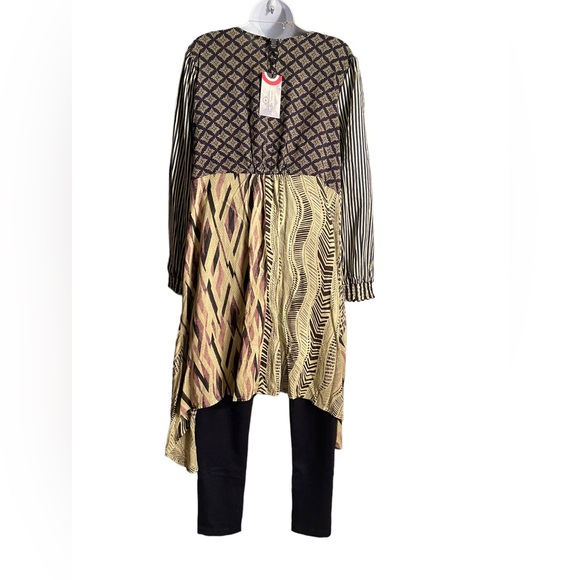 NWT.    S/M Size. Sacred Threads PATCHWORK TUNIC BL/RD 12. 222625. - Picture 3 of 5